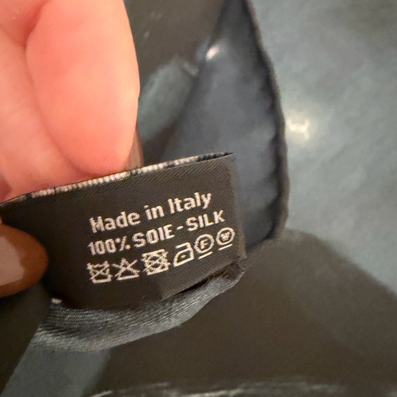 Chanel 25B 90cm Silk Carré Scarf Paris Night Scene CC Logo NWT Rare - Picture 9 of 13